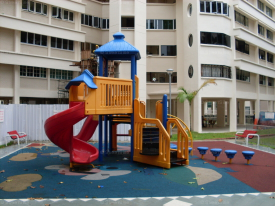 Blk 124 Tampines Street 11 (Tampines), HDB Executive #118342